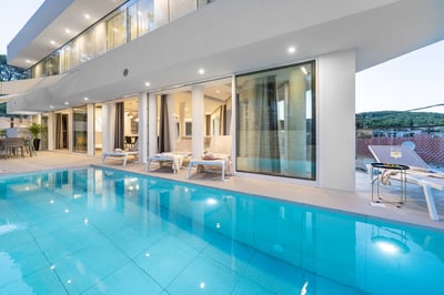Luxury Villa Photo #14
