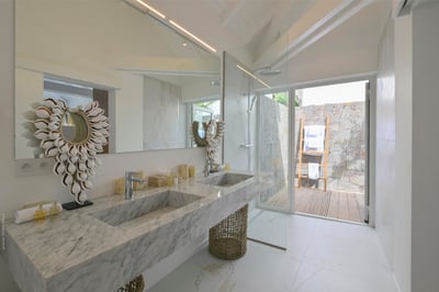 Luxury Villa Photo #43