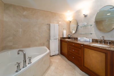 Luxury Villa Photo #11