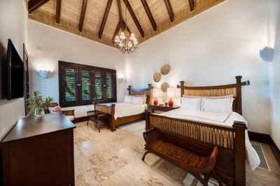 Luxury Villa Photo #19