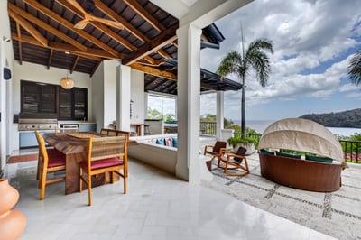 Luxury Villa Photo #5