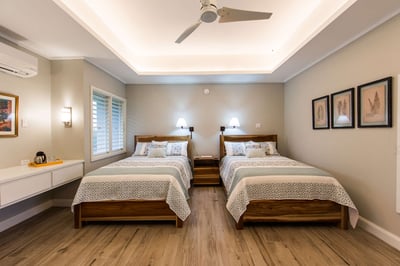 Luxury Villa Photo #18