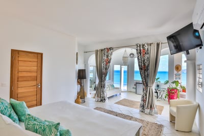 Luxury Villa Photo #41