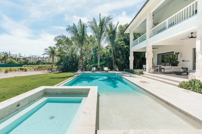 Luxury Villa Photo #2