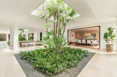 Luxury Villa Photo #35