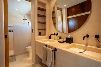 Luxury Villa Photo #23