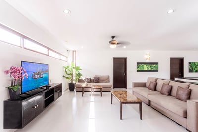 Luxury Villa Photo #25
