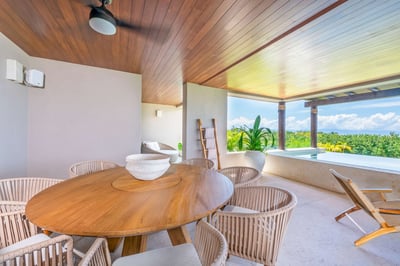 Luxury Villa Photo #4
