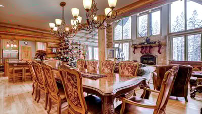 Dining room that seats 10