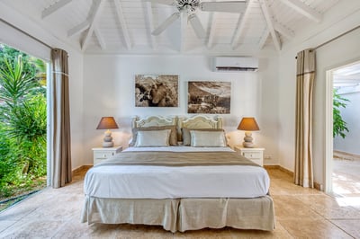 Luxury Villa Photo #21