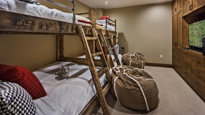 2 Twin/Full Bunk Bedroom