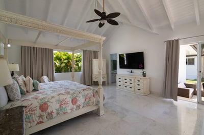 Luxury Villa Photo #15
