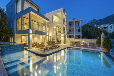 Luxury Villa Photo #3