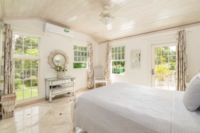 Luxury Villa Photo #10