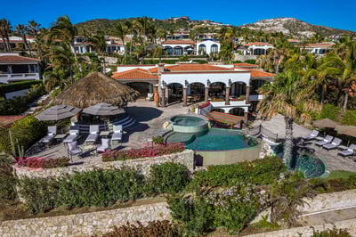 Luxury Villa Photo #2
