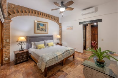 Luxury Villa Photo #38