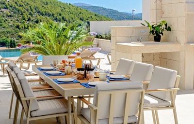 Luxury Villa Photo #6