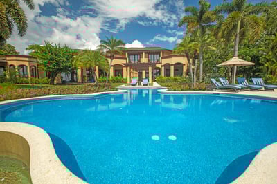 Luxury Villa Photo #9