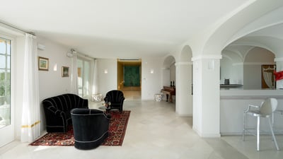 Luxury Villa Photo #24