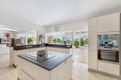 Luxury Villa Photo #16