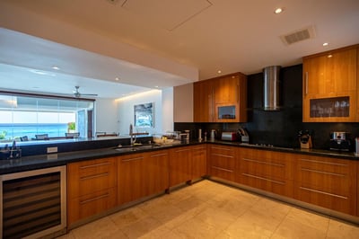 Luxury Villa Photo #4