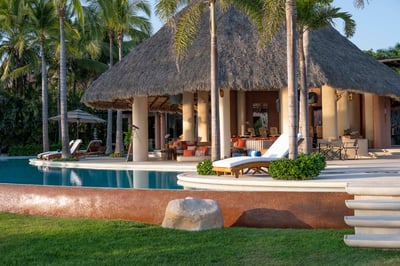 Luxury Villa Photo #12
