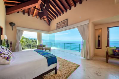 Luxury Villa Photo #17