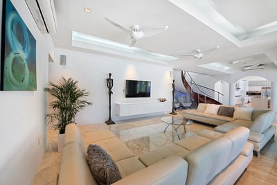 Luxury Villa Photo #20