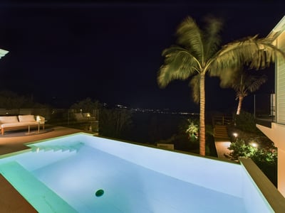 Luxury Villa Photo #6