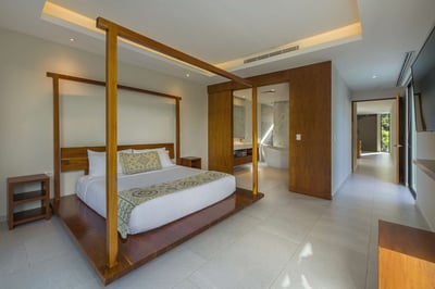 Luxury Villa Photo #25