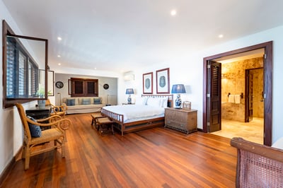 Luxury Villa Photo #43