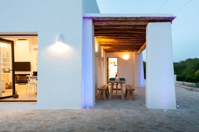 Luxury Villa Photo #6