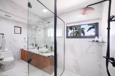 #10. All the bathroom essentials.