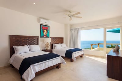 Luxury Villa Photo #25