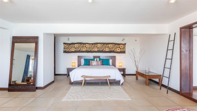 Bedroom 3: King-size bed, air conditioning, HD-TV, Apple TV, Dish Network, ceiling fan, safe. Ensuit