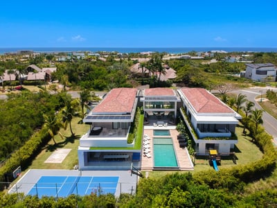 Luxury Villa Photo #2