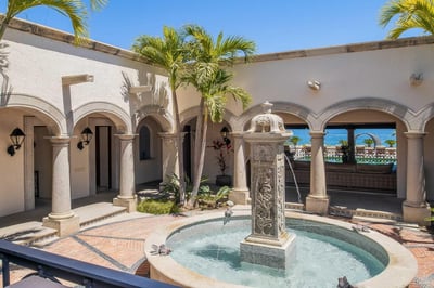 Luxury Villa Photo #18