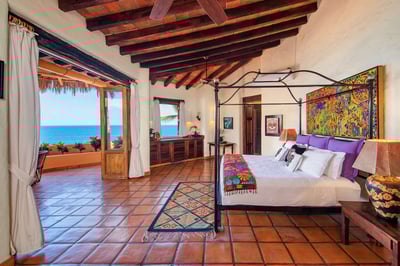 Luxury Villa Photo #18