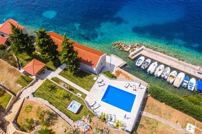 Luxury Villa Photo #4