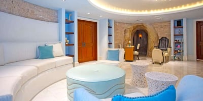 Luxury Villa Photo #17