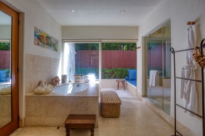 Luxury Villa Photo #36