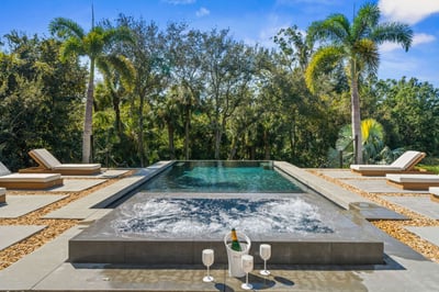 Luxury Villa Photo #6
