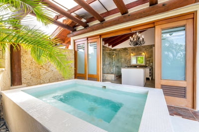 Luxury Villa Photo #23