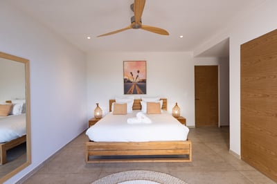 Luxury Villa Photo #43