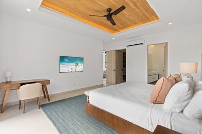 Luxury Villa Photo #25