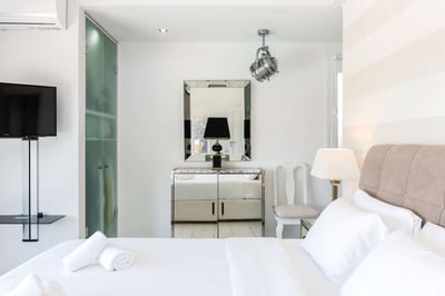 Luxury Villa Photo #17