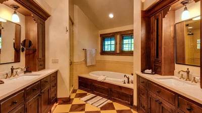 Primary ensuite, steam shower