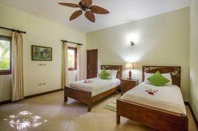 Luxury Villa Photo #16