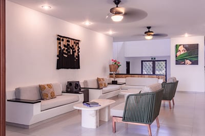 Luxury Villa Photo #18