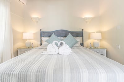 Luxury Villa Photo #35